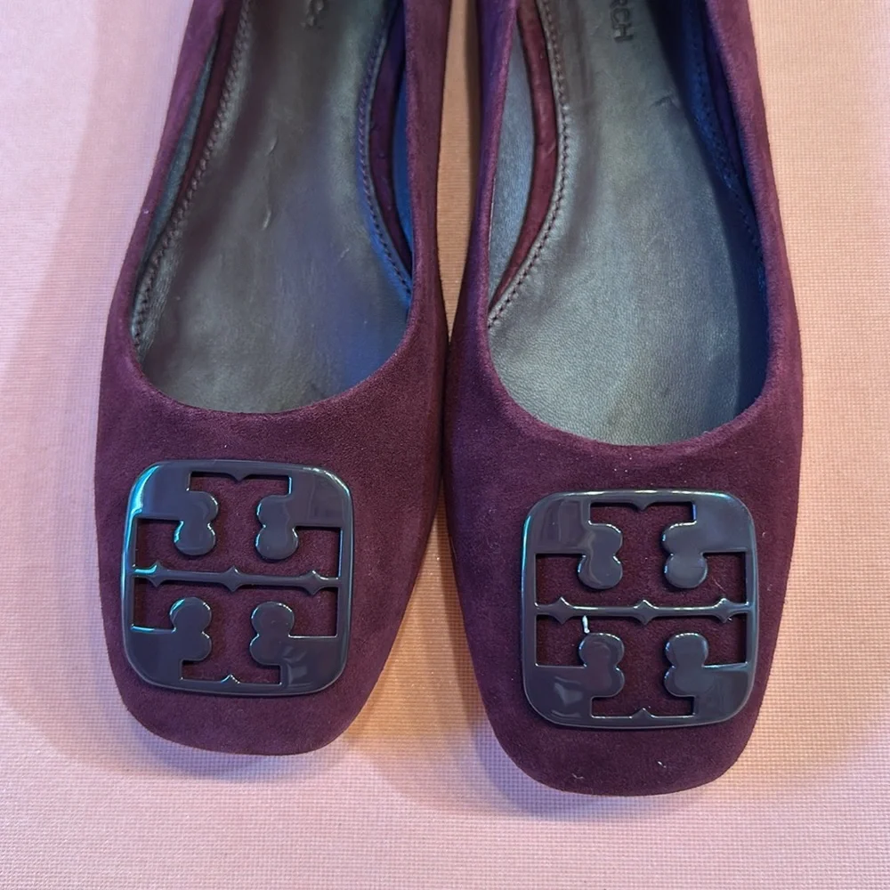 New Tory Burch Suede Flat Shoes. Size 6.